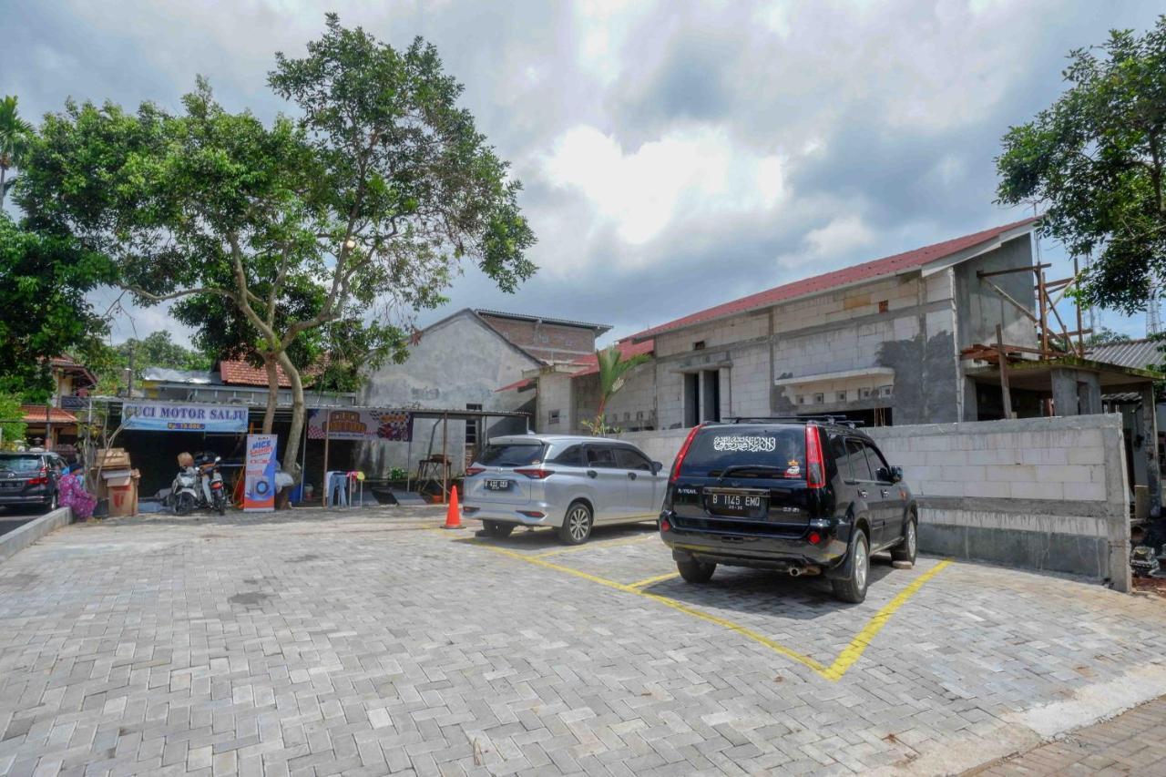 Reddoorz Plus Near Patung Kuda Undip Jatingaleh Ngoại thất bức ảnh