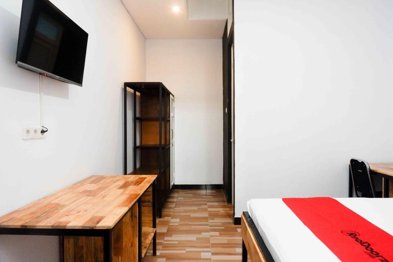 Reddoorz Plus Near Patung Kuda Undip Jatingaleh Ngoại thất bức ảnh