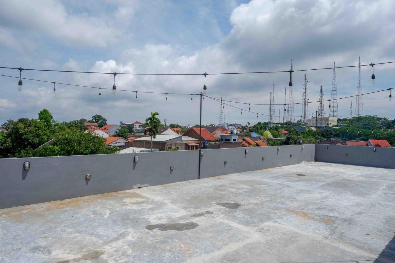 Reddoorz Plus Near Patung Kuda Undip Jatingaleh Ngoại thất bức ảnh
